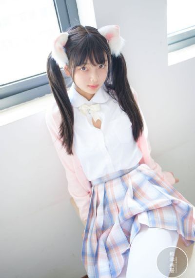 加油站的6个瑞士女孩
